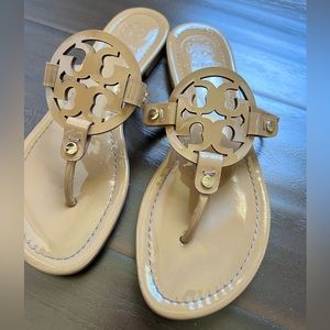 VGUC Tory Burch Camel Shiny Patent Sandal Size 7.5